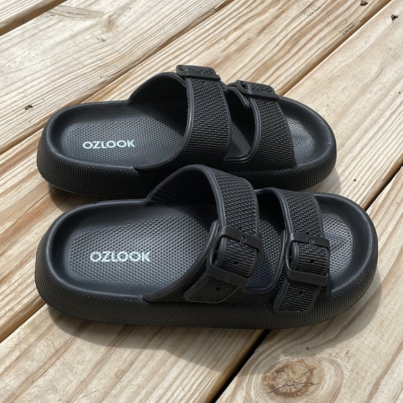 UNISEX Black Slip On Sandals/Slides Size W-6-7/ M-4.5-5.5 - Picture 1 of 9